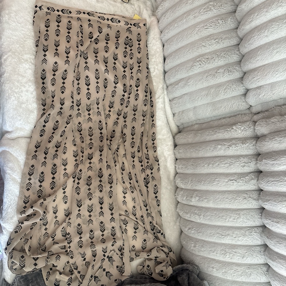 Forever 21 Tan and Black Patterned Maxi Skirt